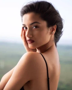 Bhagyashri Borse Kiss