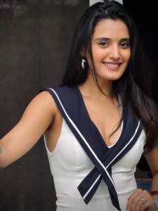 Ayushi Khurana Height